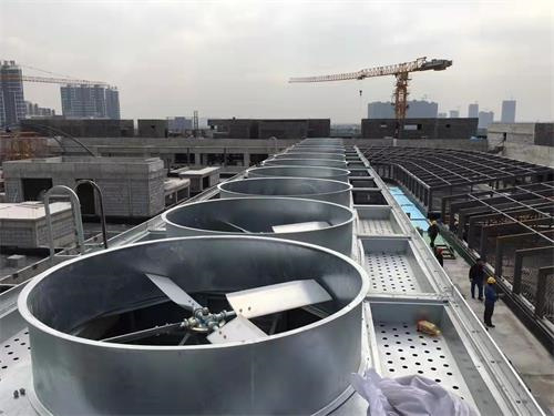 環境條件對逆流閉式冷卻塔傳熱的影響