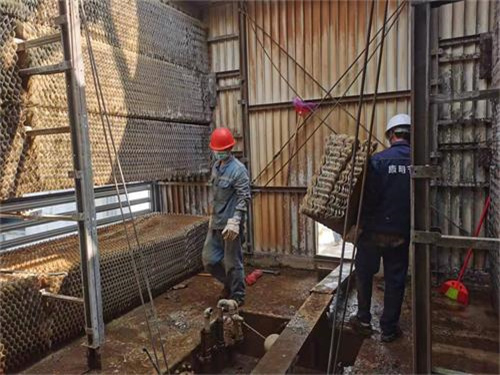 冷卻塔連接溢出水現象原因(冷卻塔冒水蒸汽是什么原因)